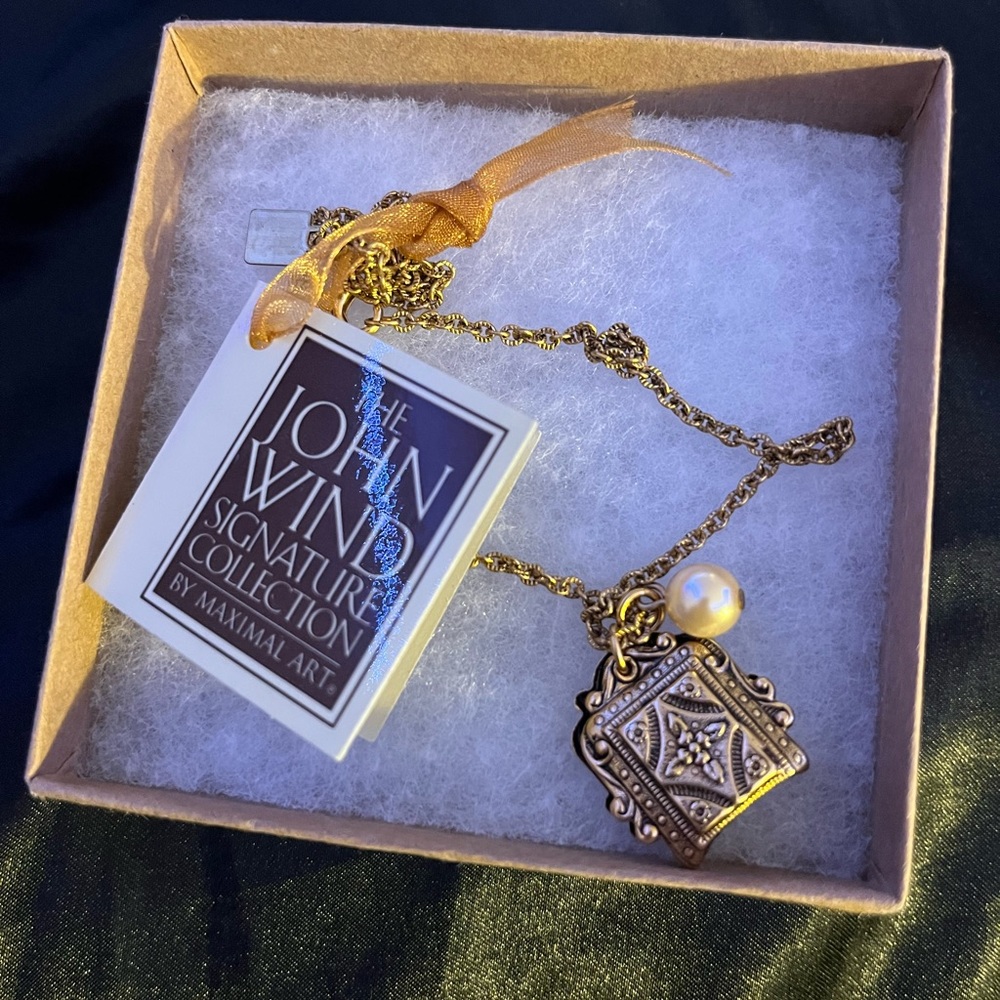 Hallmark John Wind Maximal Art Necklace